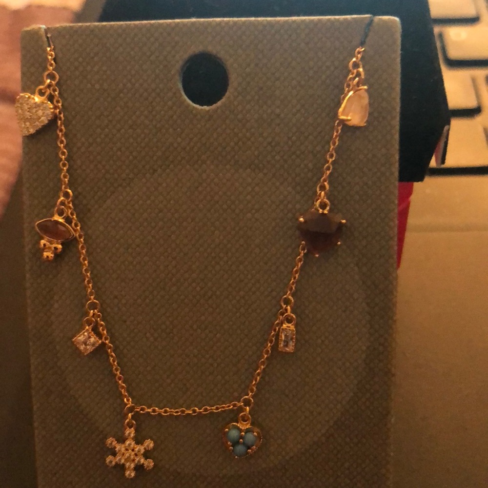 SNOWFLAKE CHARM NECKLACE